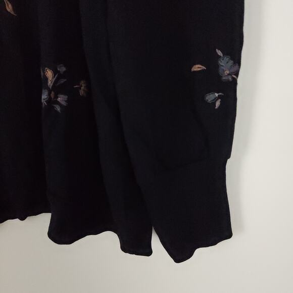 Wit & Wisdom Floral Embroidered Sweatshirt Size 3X Dark Blue Shirred Keyhole - Picture 8 of 14